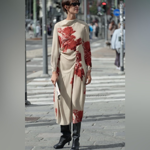 ✨SALE✨ ZARA FLORAL PRINT DRESS ZW COLLECTION
✨SALE✨ - Picture 6 of 6